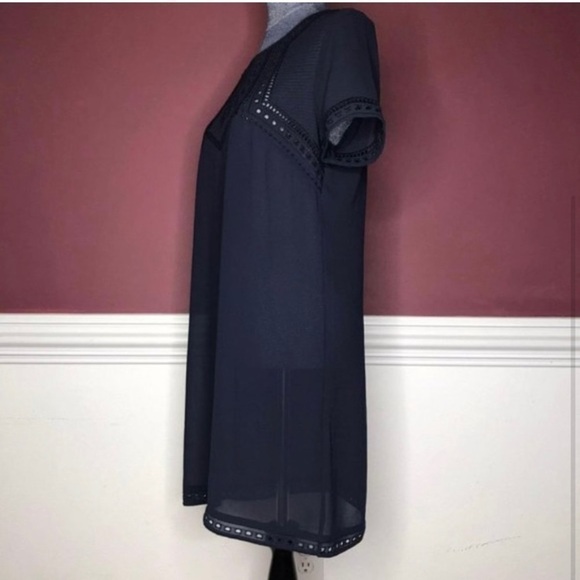 H&M navy blue embroidered eyelet coverup
Size 8 great condition - Picture 2 of 3